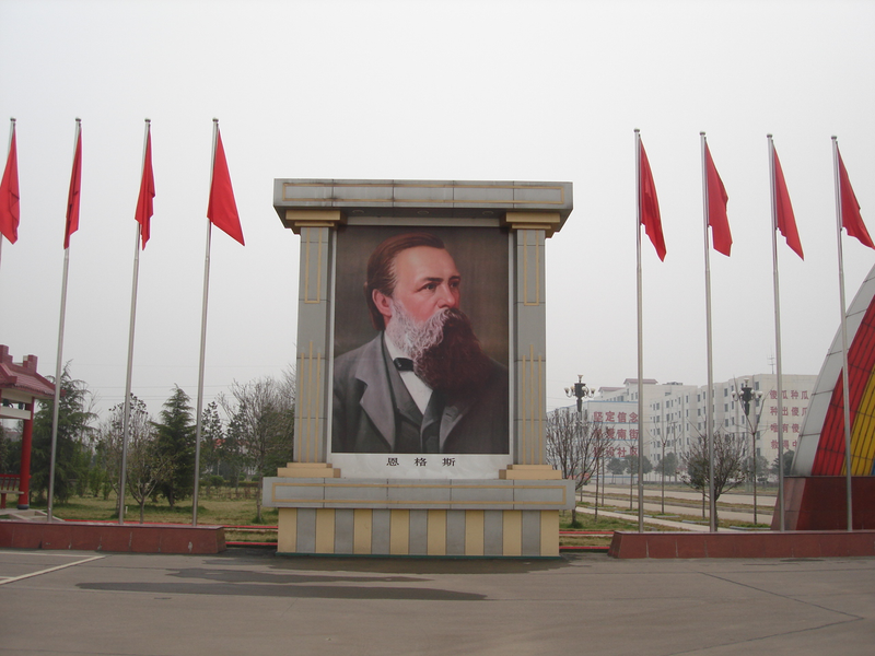 Illustration for article titled Communist Leaders Are Still Watching Us in These Monumental Portraits